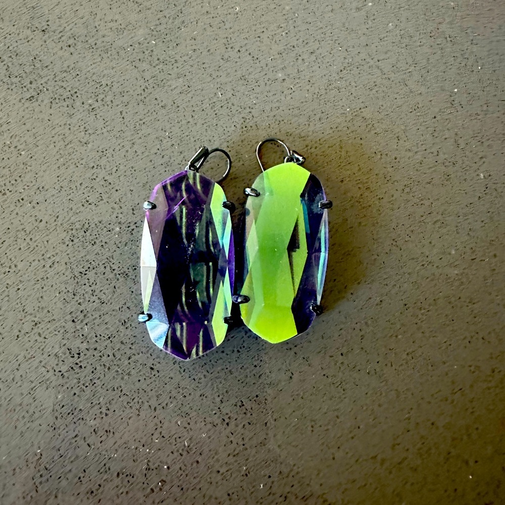 Black iridescent Kendra Scott earrings